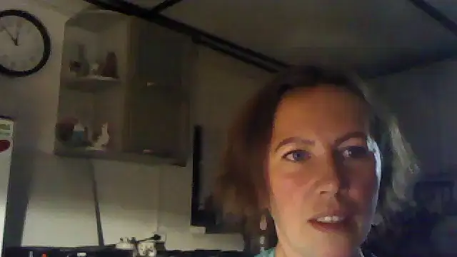 Snapshot of Loxiva chatting on 10-31-25, 03:52 Loxiva online show from 10-31-25, 03:52