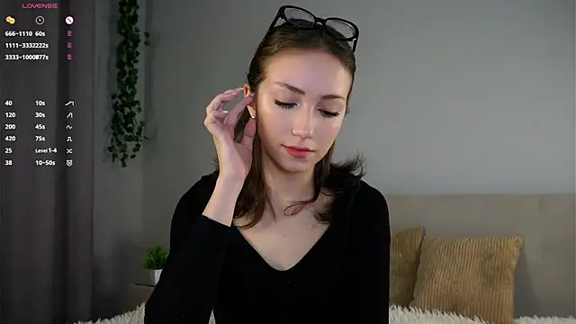 ZeniaBolich online show from 11-24-25, 09:04