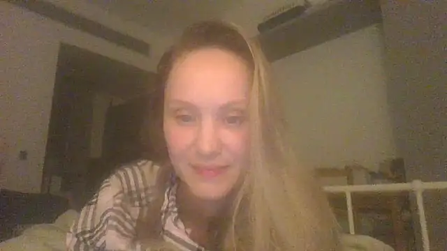Snapshot of Molvina chatting on 11-04-25, 07:39 Molvina online show from 11-04-25, 07:39