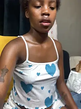 Littlebunny33 online show from 04-04-26, 08:15