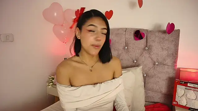 Dulce Bella  online show from 02-15-26, 03:40