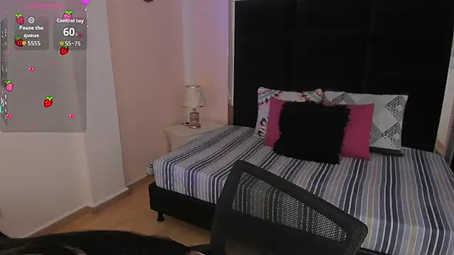 Snapshot of AvaScott_ chatting on 10-27-25, 05:36 AvaScott online show from 10-27-25, 05:36