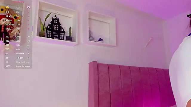 AliceThundeer online show from 10-31-25, 04:09