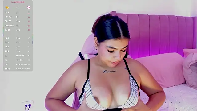 AliceThundeer online show from 12-22-25, 06:41