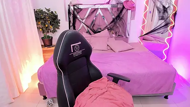 Kenndal tay online show from 10-28-25, 07:24