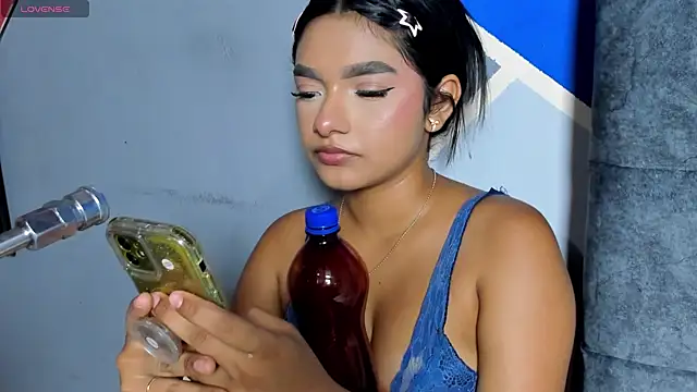 lau-hot online show from 12-17-25, 06:57