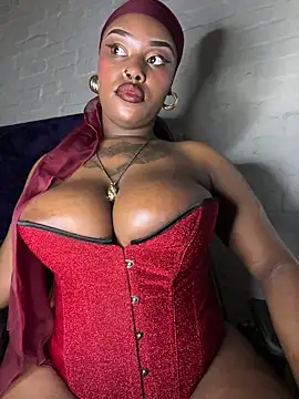 QUEEN NOBUHLE 777 online show from 10-18-25, 08:00