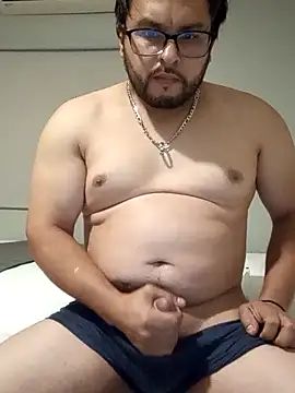 Snapshot of MauxXx93 chatting on 02-17-26, 05:38 MauxXx93 online show from 02-17-26, 05:38