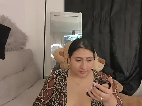 Elyross1  online show from 10-22-25, 11:36