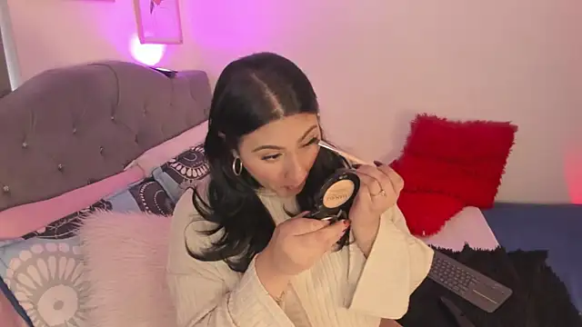 Elyross1  online show from 11-19-25, 10:10