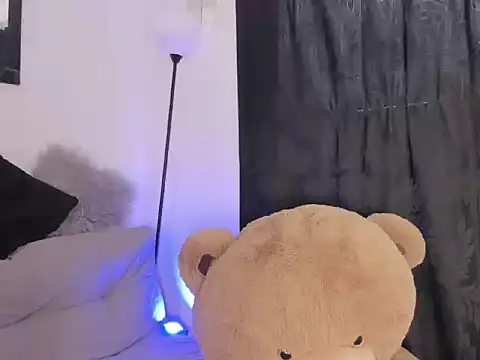 Elyross1  online show from 10-12-25, 09:38
