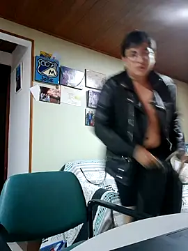 Snapshot of Todd0307 chatting on 04-12-26, 05:44 Todd0307 online show from 04-12-26, 05:44