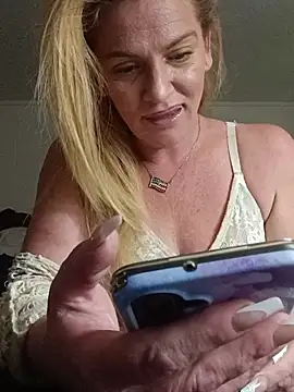 Goldenndoll online show from 05-31-26, 09:48
