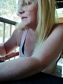 Goldenndoll online show from 11-18-25, 08:23