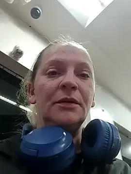 Goldenndoll online show from 11-27-25, 06:58