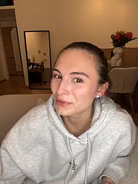 SophiiaStarr online show from 10-29-25, 07:35