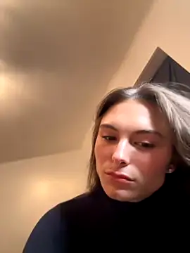 SophiiaStarr online show from 11-30-25, 06:09