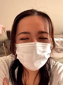 Snapshot of NATSUMI00 chatting on 10-17-25, 05:44 NATSUMI00 online show from 10-17-25, 05:44