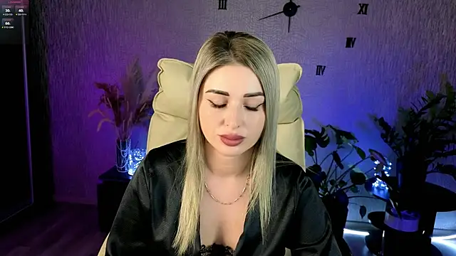 NikkiiStill online show from 04-05-26, 01:23