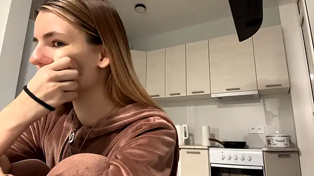 Denni Spilber online show from 10-25-25, 04:40