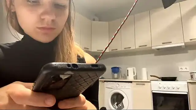 Denni Spilber online show from 10-18-25, 03:36