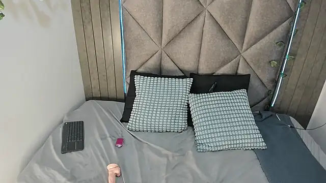 Snapshot of AAronBaker_ chatting on 10-11-25, 07:48 AAronBaker online show from 10-11-25, 07:48