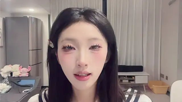 Snapshot of ZhaoZhao-ZM chatting on 09-13-25, 01:22 ZhaoZhao-ZM online show from 09-13-25, 01:22
