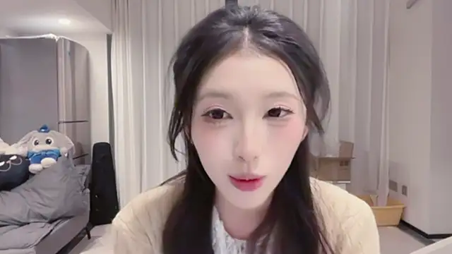 Snapshot of ZhaoZhao-ZM chatting on 10-18-25, 01:46 ZhaoZhao-ZM online show from 10-18-25, 01:46