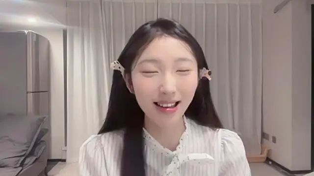 Snapshot of ZhaoZhao-ZM chatting on 09-22-25, 01:28 ZhaoZhao-ZM online show from 09-22-25, 01:28
