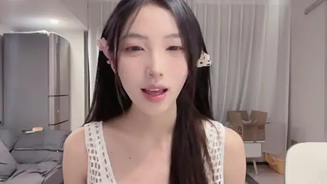 Snapshot of ZhaoZhao-ZM chatting on 10-08-25, 12:17 ZhaoZhao-ZM online show from 10-08-25, 12:17