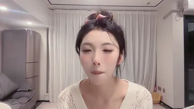 Snapshot of ZhaoZhao-ZM chatting on 09-21-25, 12:32 ZhaoZhao-ZM online show from 09-21-25, 12:32