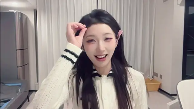 Snapshot of ZhaoZhao-ZM chatting on 09-10-25, 01:43 ZhaoZhao-ZM online show from 09-10-25, 01:43