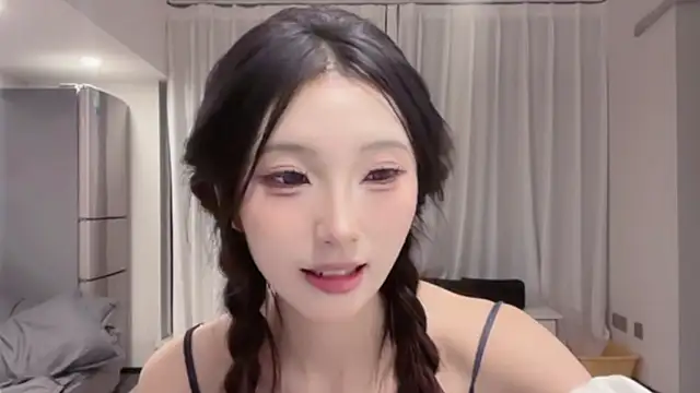 Snapshot of ZhaoZhao-ZM chatting on 09-26-25, 01:07 ZhaoZhao-ZM online show from 09-26-25, 01:07