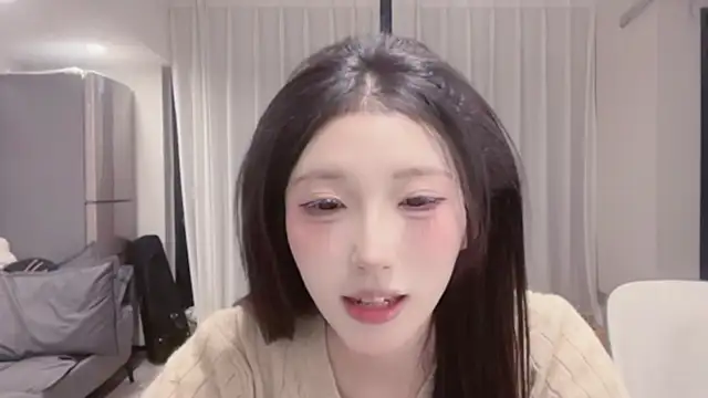 Snapshot of ZhaoZhao-ZM chatting on 10-22-25, 12:26 ZhaoZhao-ZM online show from 10-22-25, 12:26