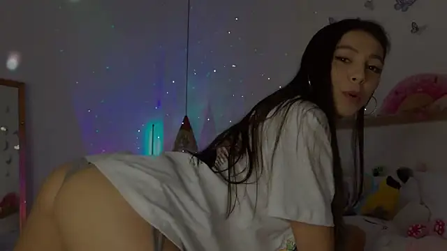 Snapshot of keirasworld chatting on 05-08-26, 12:25 keirasworld online show from 05-08-26, 12:25