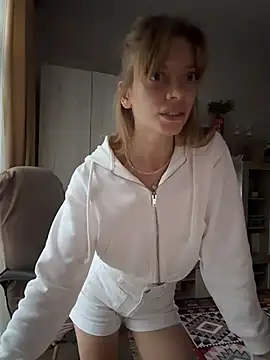 Snapshot of mari__papi chatting on 08-01-26, 04:38 mari papi online show from 08-01-26, 04:38