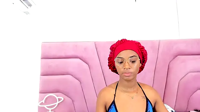 Snapshot of MarianRosse chatting on 10-12-25, 07:48 MarianRosse online show from 10-12-25, 07:48