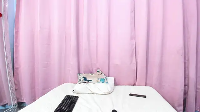 Snapshot of MarianRosse chatting on 07-19-26, 04:48 MarianRosse online show from 07-19-26, 04:48