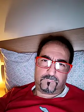 Snapshot of max_im69 chatting on 10-21-25, 12:43 max im69 online show from 10-21-25, 12:43