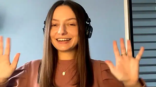 Snapshot of SoulHiperAgne_ chatting on 10-03-25, 12:06 SoulHiperAgne  online show from 10-03-25, 12:06