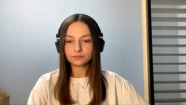 Snapshot of SoulHiperAgne_ chatting on 09-27-25, 03:40 SoulHiperAgne  online show from 09-27-25, 03:40