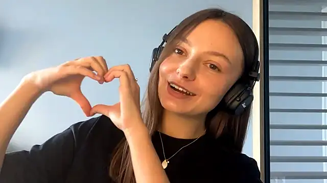 Snapshot of SoulHiperAgne_ chatting on 10-01-25, 12:20 SoulHiperAgne  online show from 10-01-25, 12:20