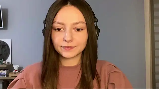Snapshot of SoulHiperAgne_ chatting on 10-19-25, 01:03 SoulHiperAgne  online show from 10-19-25, 01:03