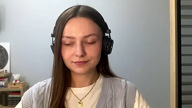 Snapshot of SoulHiperAgne_ chatting on 10-21-25, 03:11 SoulHiperAgne  online show from 10-21-25, 03:11