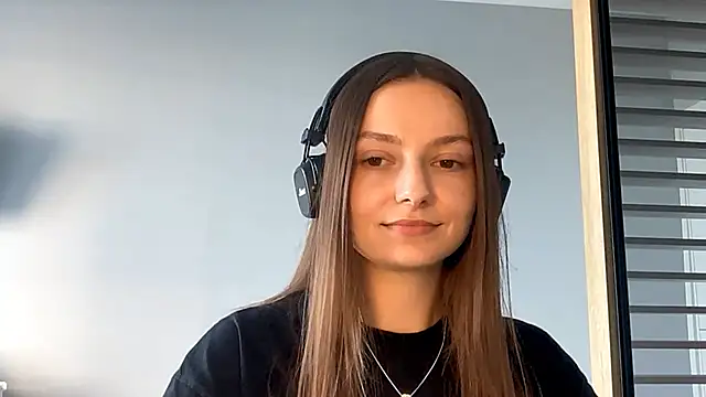 Snapshot of SoulHiperAgne_ chatting on 09-22-25, 12:11 SoulHiperAgne  online show from 09-22-25, 12:11