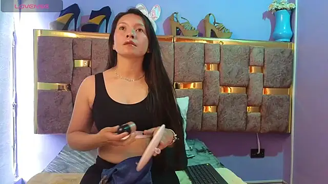 mia wetts online show from 10-06-25, 07:36