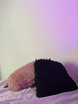 Snapshot of Charlottediolet chatting on 02-19-26, 11:18 Charlottediolet online show from 02-19-26, 11:18