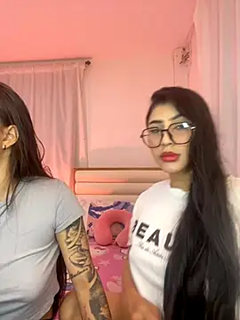Snapshot of Sweet_and_Rous0 chatting on 09-10-25, 03:27 Sweet and Rous0 online show from 09-10-25, 03:27