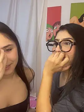 Snapshot of Sweet_and_Rous0 chatting on 10-17-25, 03:43 Sweet and Rous0 online show from 10-17-25, 03:43
