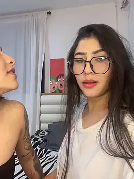 Snapshot of Sweet_and_Rous0 chatting on 09-14-25, 04:13 Sweet and Rous0 online show from 09-14-25, 04:13